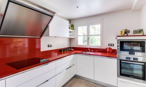 red countertop