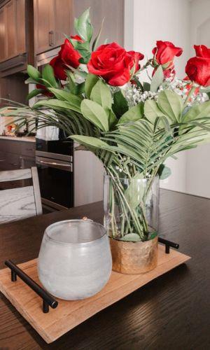 red roses | kitchen decor